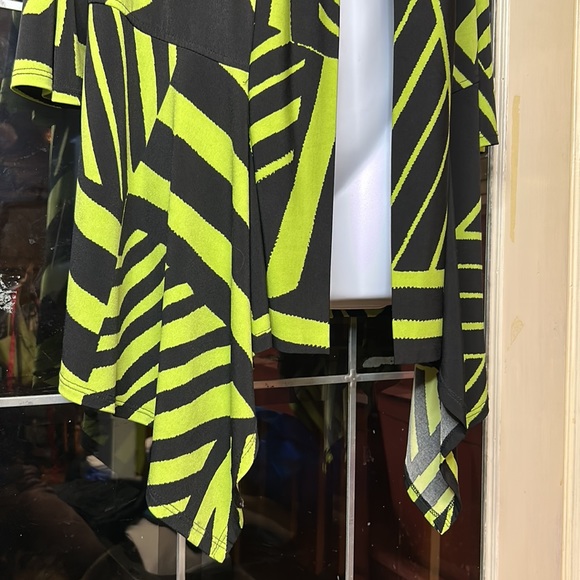 Frank Lyman Design Cardigan - Picture 4 of 10